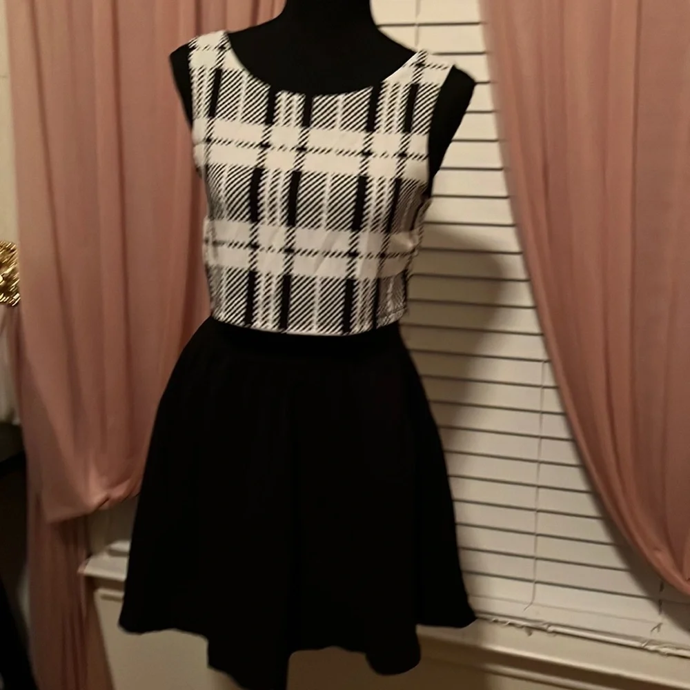 Black and white dress - Picture 4 of 7